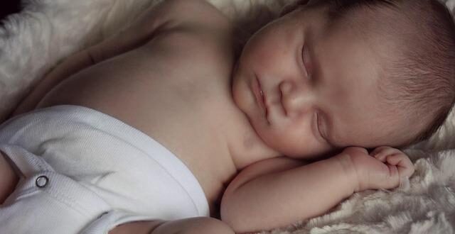 Sonno Polifasico: È Davvero Possibile e Salutare Dormire Meno?